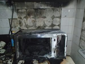 Microwave terbakar dan cair