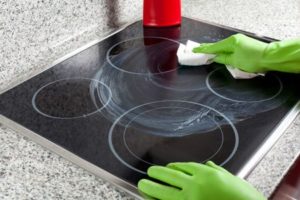 Clean the hob correctly