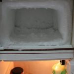 Bakit defrost ang freezer?