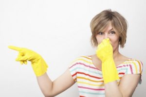 Preventing odors in the freezer