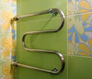 Kailangan mo ba ng heated towel rail sa banyo?