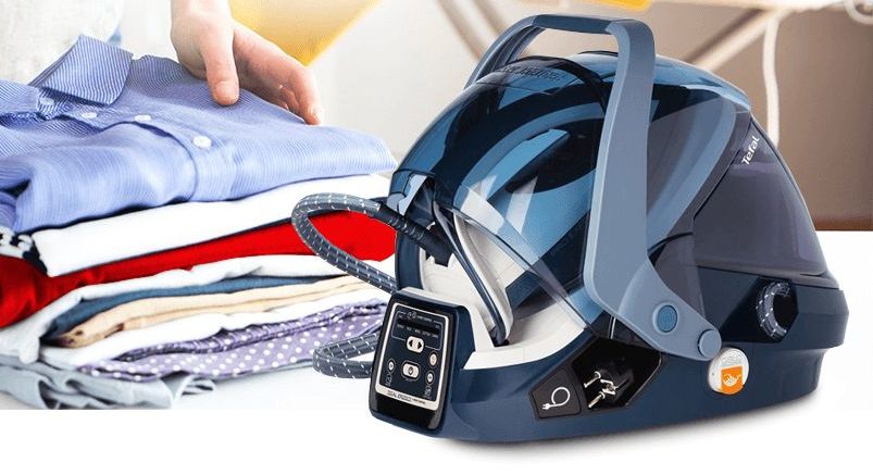 Steam generator for ironing clothes