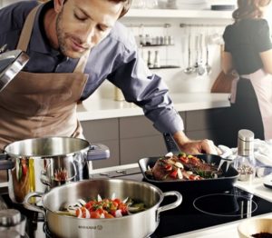 cocinar en una cocina de inducción