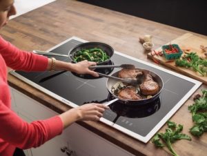 cuisiner sur une plaque à induction