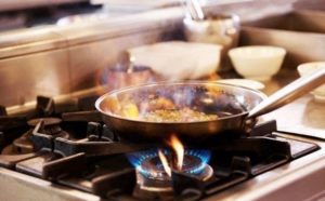 quelle poêle choisir pour une cuisinière à gaz