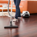 Vacuum cleaner for laminate flooring