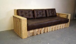 Sofa laget av tre selv