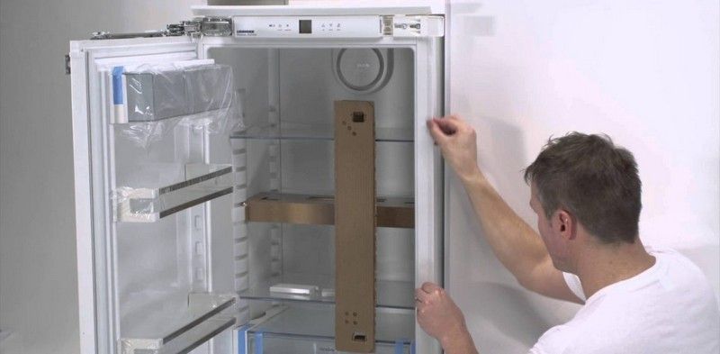 How to integrate a refrigerator into a kitchen unit.