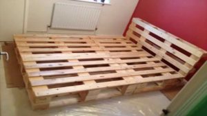 DIY pallet bed