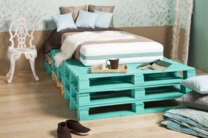 DIY pallet bed