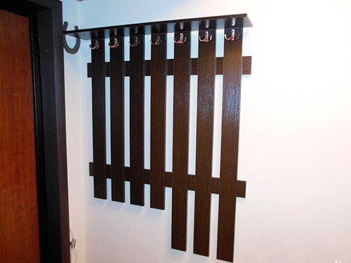 DIY wall hanger made of wood.