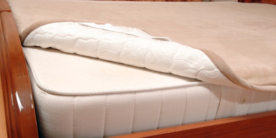 Orthopedisch matras in bed.