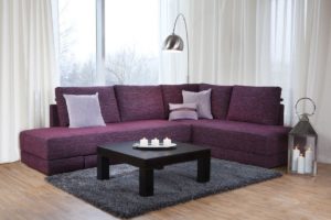 Nowa sofa skrzypi