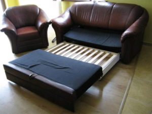 tháo dỡ cơ chế gấp của ghế sofa bằng cơ chế cuộn ra