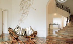 El sofá de Ron Arad en la casa