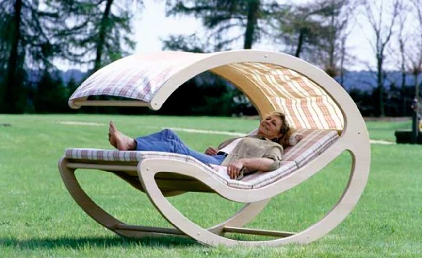 Variant of rocking chair made of plywood.