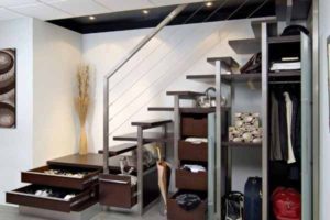 DIY garderobe under trappen