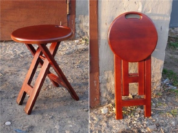 Round folding chair.