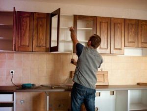 armários de cozinha montados na parede