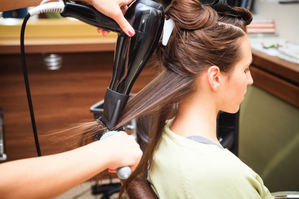 différences entre un sèche-cheveux professionnel et un sèche-cheveux ordinaire