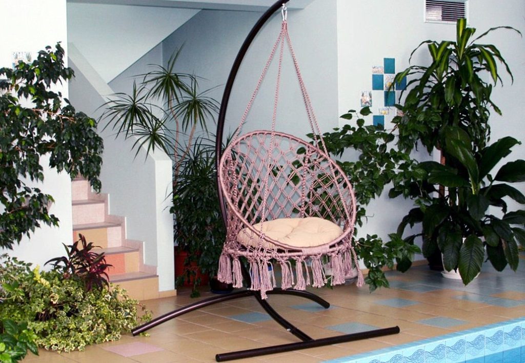 chaise suspendue en macramé