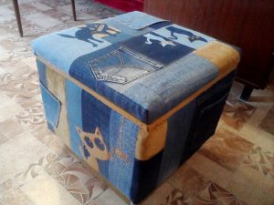 Ottoman DIY dari seluar jeans lama