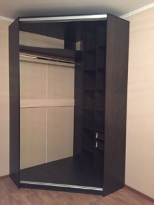 Corner cupboard