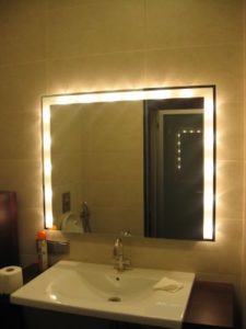 how to connect an illuminated mirror in the bathroom