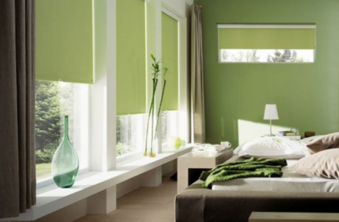 Maikling roller blinds.