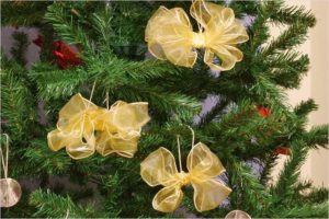 DIY Christmas tree bows