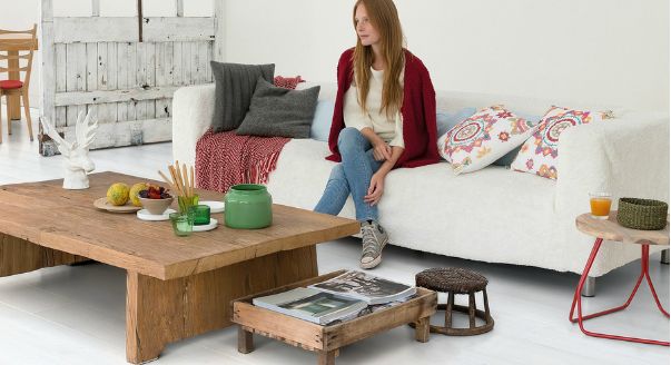 Stratifié blanc dans un intérieur loft.