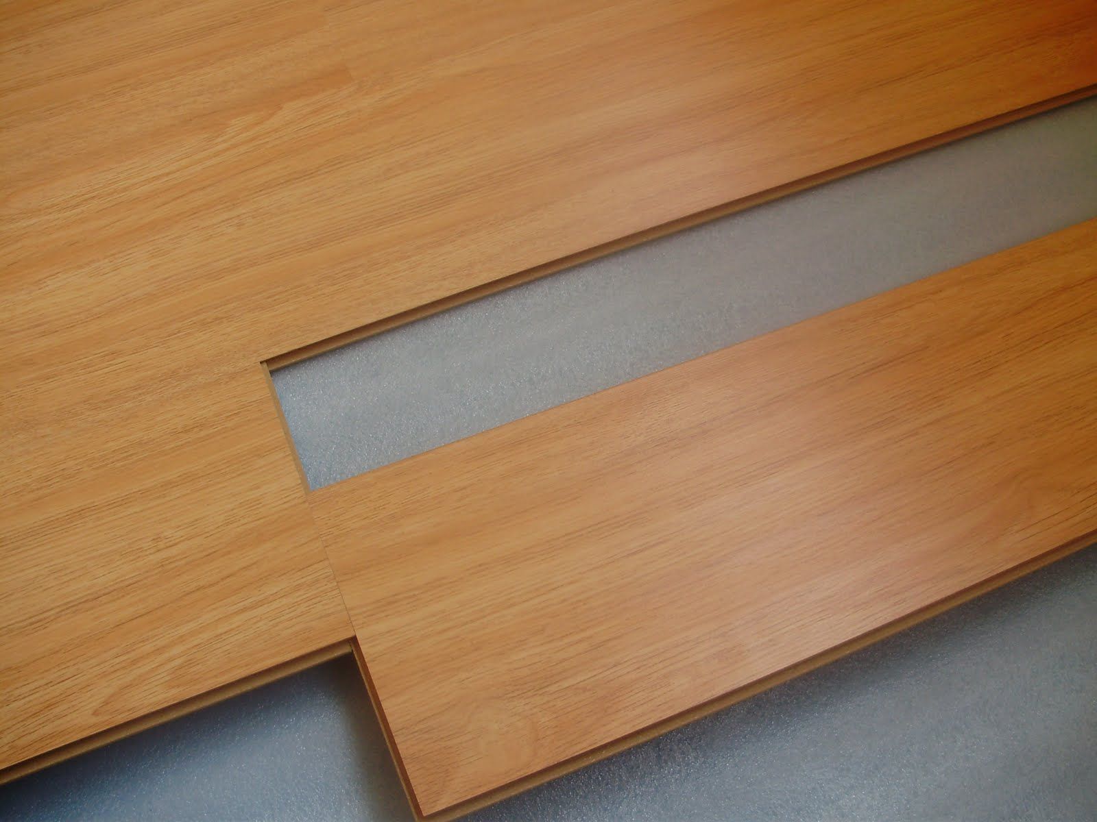 Lắp đặt laminate không keo.