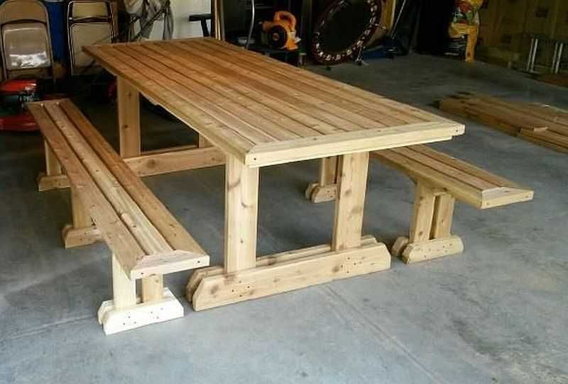 Mesa de bricolaje para la casa de campo.