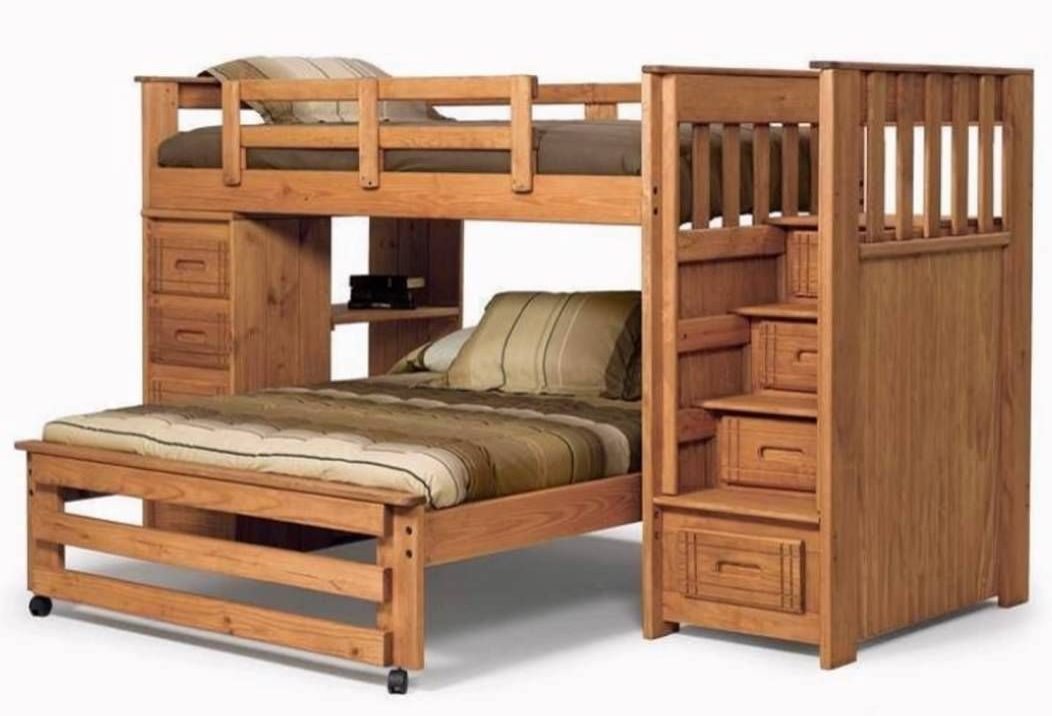 Stapelbed met uitschuifbaar bed.