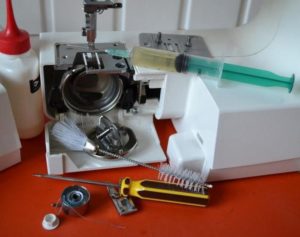 Cómo lubricar una máquina de coser