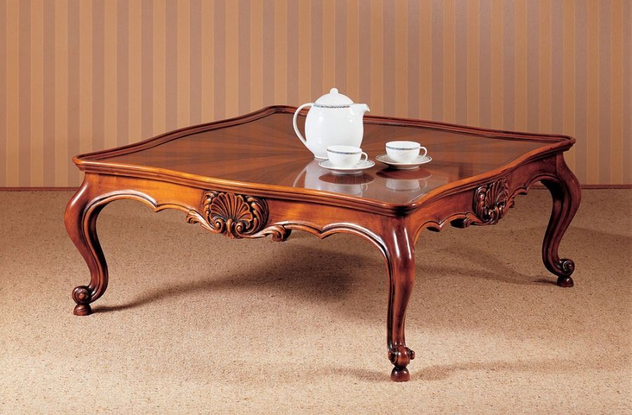 Table basse classique.