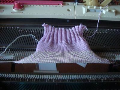 Funktionsweise einer Strickmaschine.