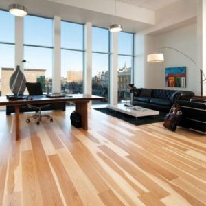 How long should laminate flooring lie before installation?