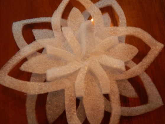 Volumetric snowflake mula sa backing.