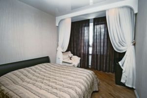 Modern design of curtains for the bedroom with photo.