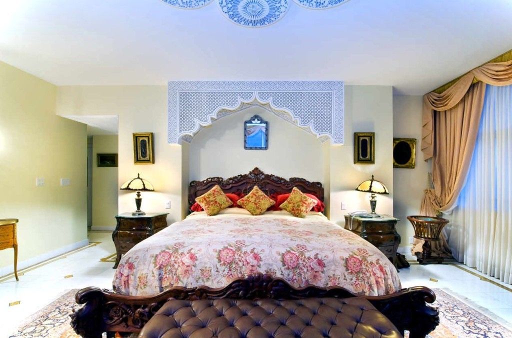 Option for decorating a bedroom in Moroccan style.