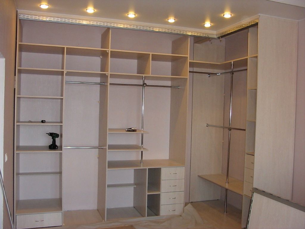 Corner wardrobe in the bedroom, dimensions and drawings