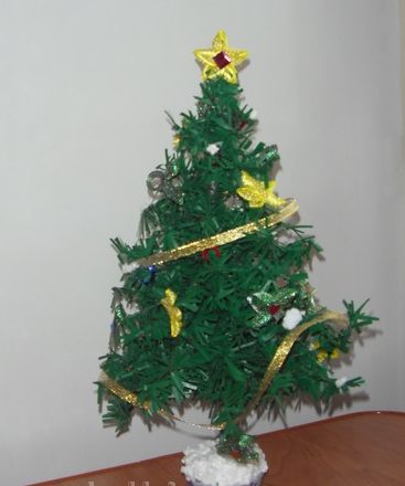 Pokok Krismas diperbuat daripada beg