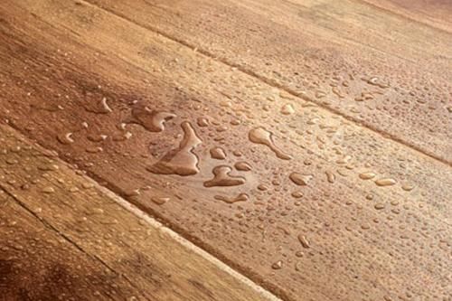 Protezione del pavimento in laminato dall'acqua