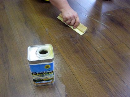 Pinoprotektahan ang laminate flooring mula sa tubig