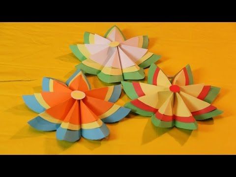 Fleurs en papier pour le sapin de Noël