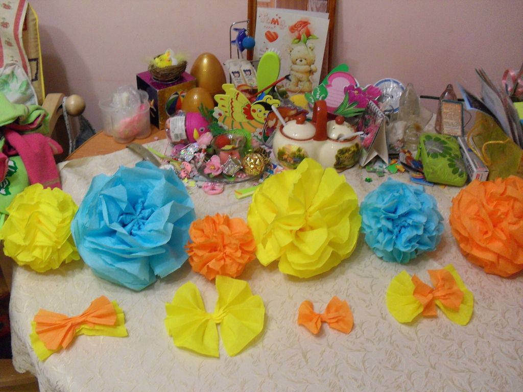 Paper flowers for the Christmas tree