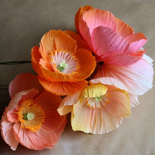 Paper flowers for the Christmas tree