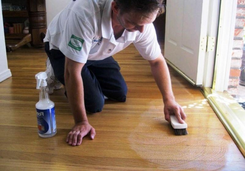 Sekundenkleber vom Linoleum entfernen