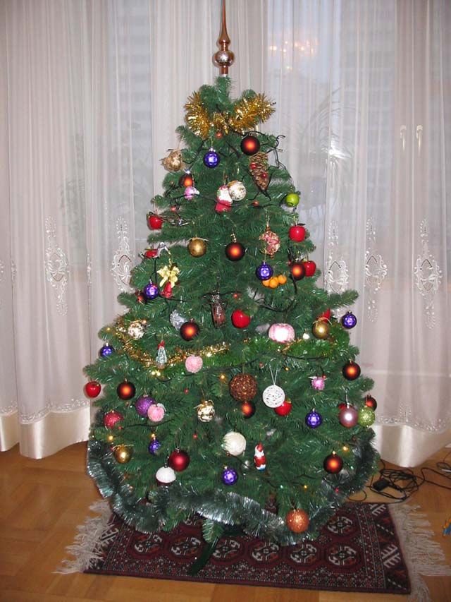 Pinalamutian na Christmas tree